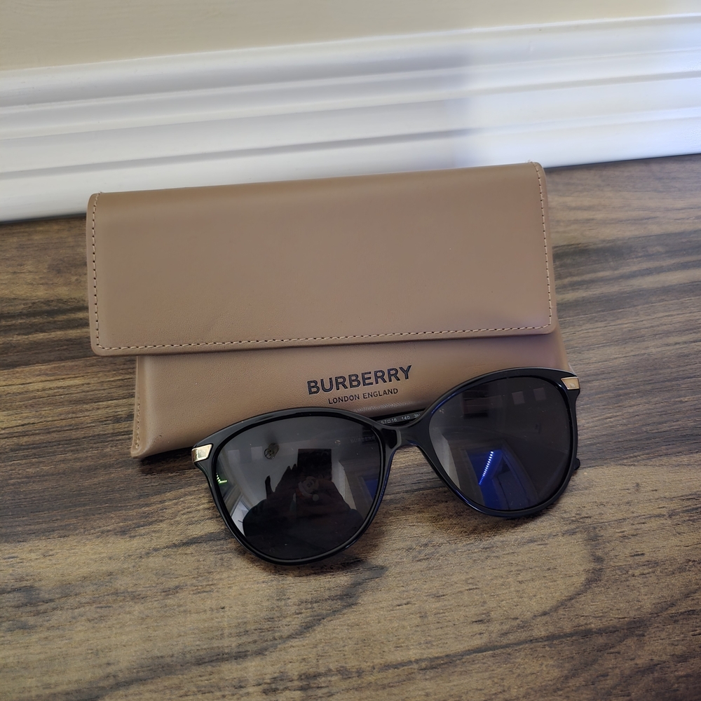 Burberry Black Sunglasses with Tan Case
